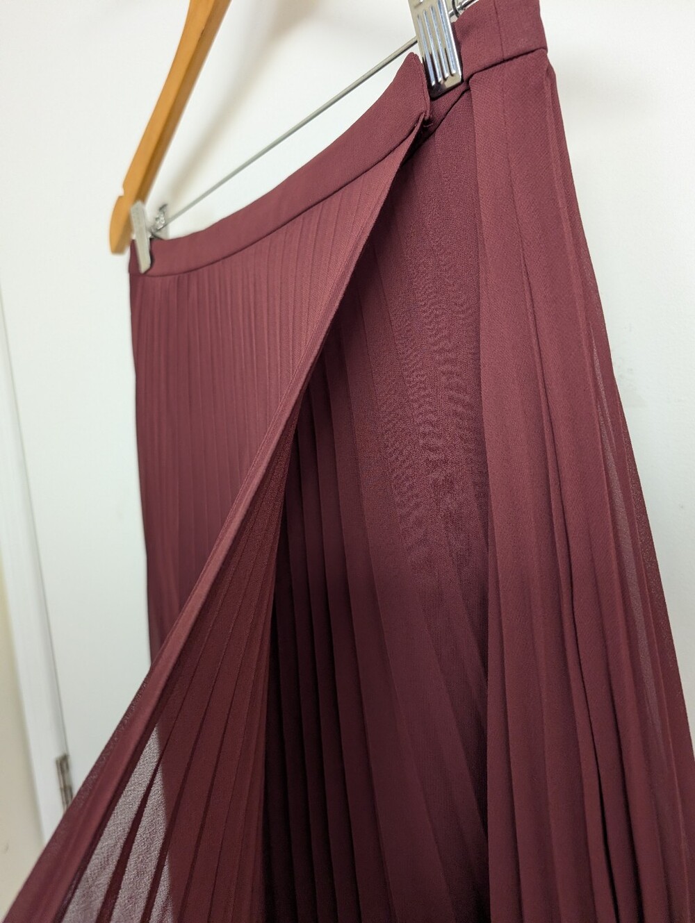 RW&CO BURGUNDY PLEATED MIDI SKIRT SIZE 4 - Picture 4 of 6